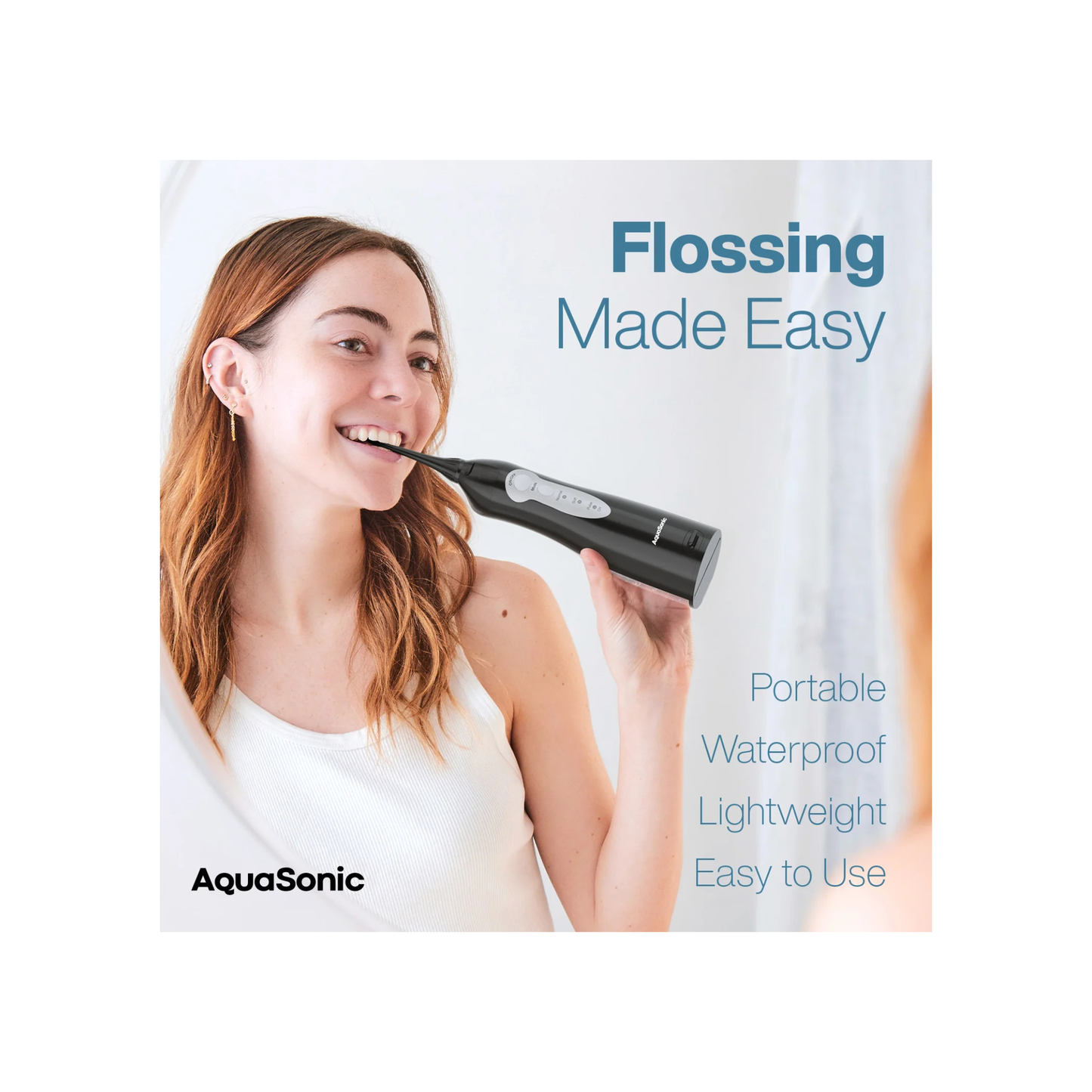 Mujer utilizando el irrigador bucal AquaSonic Aqua Flosser frente al espejo del baño