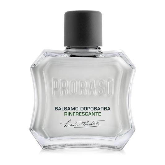 Frasco de vidrio del Bálsamo Después de Afeitar Proraso Refrescante, con el relieve de la marca Proraso y la firma de Ludovico Martelli