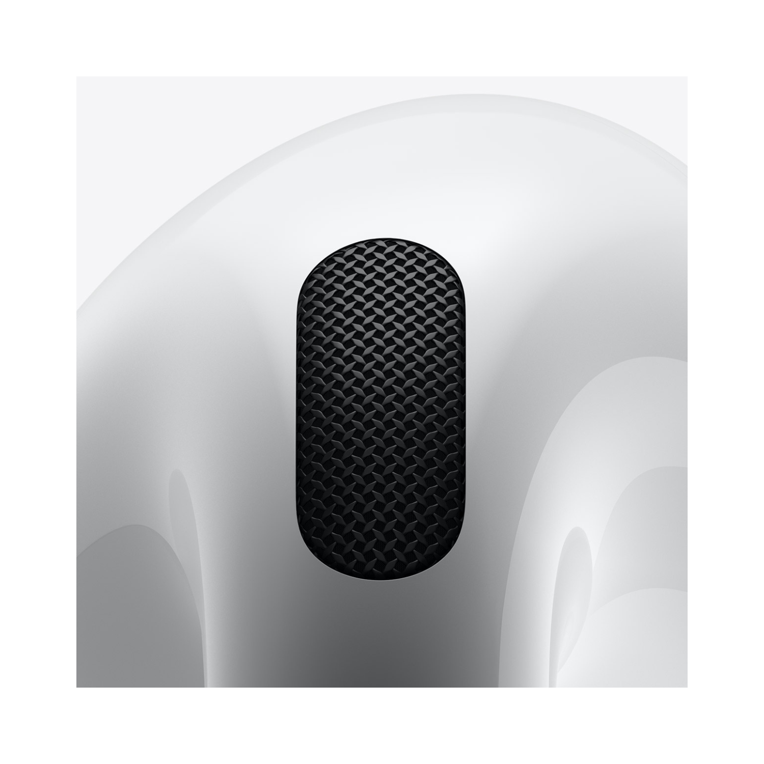 Vista de detalle de la rejilla del micrófono del auricular Apple AirPods 4